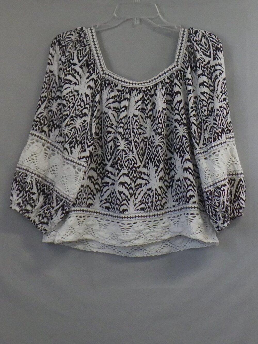 Panama Jack Black & White Ikat Palm Linen Blend Crochet Lace Peasant Blouse A6
